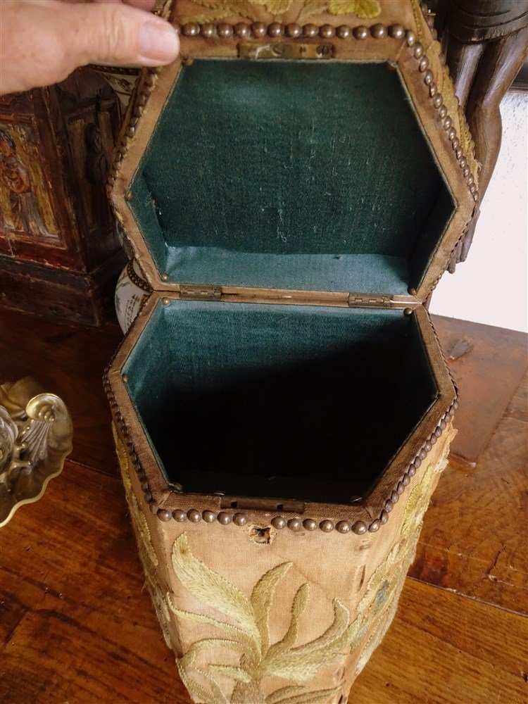 Ancien Coffret De Voyage en bois et broderies Pour Courrier  et  Objets Précieux XIXème -photo-4