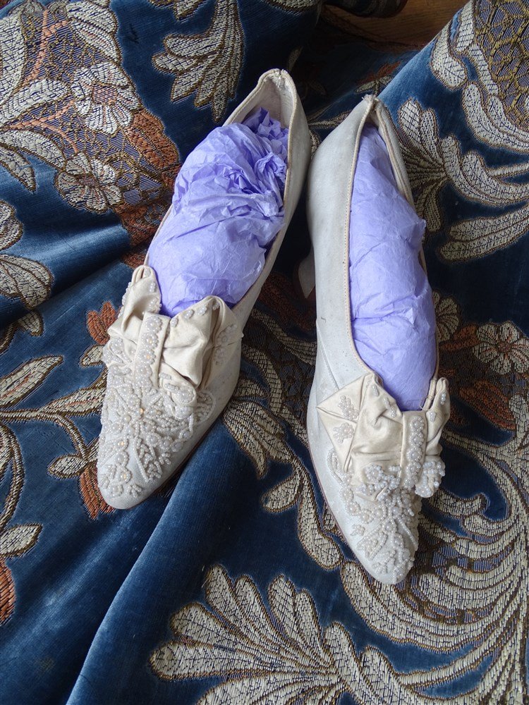 Pair Of Wichert Gardiner New York Beaded Suede Leather Shoes Heennessy's Butte-photo-2