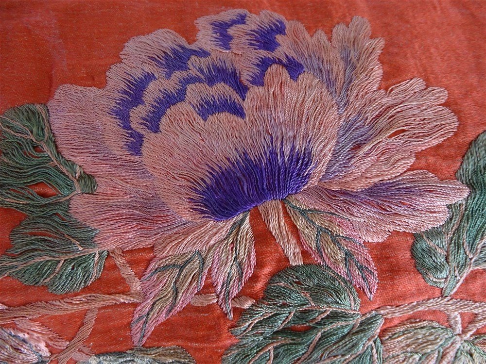 Broderie Japonaise Sur Soie Rouge tenture au  Décor Floral Et Oiseaux-photo-1