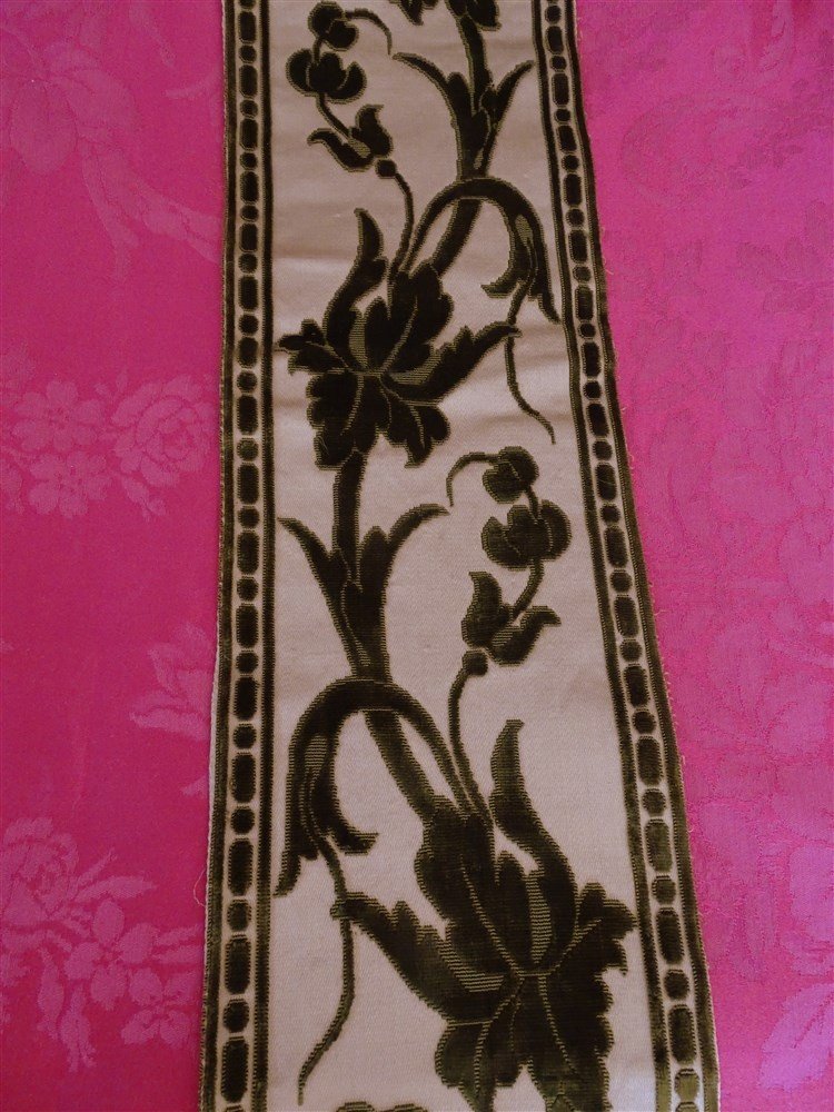 Old Braid Ribbon  In Silk And Velvet Stylized Floral Decor-photo-2