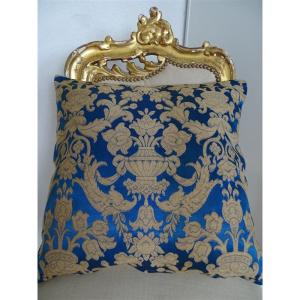 Elegant Linen And Blue Silk Cushion With Baroque Decor 50 Cm X 50 Cm