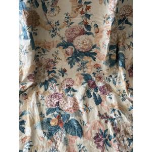 Première Paire de rideaux en chintz fleuri, époque XXe hortensias, fushias, dalhias 