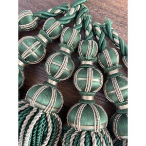 6 pompons en soie vert et beige passementerie Française