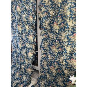 Seconde Paire de rideaux bleus de France roses et fleurs printanières