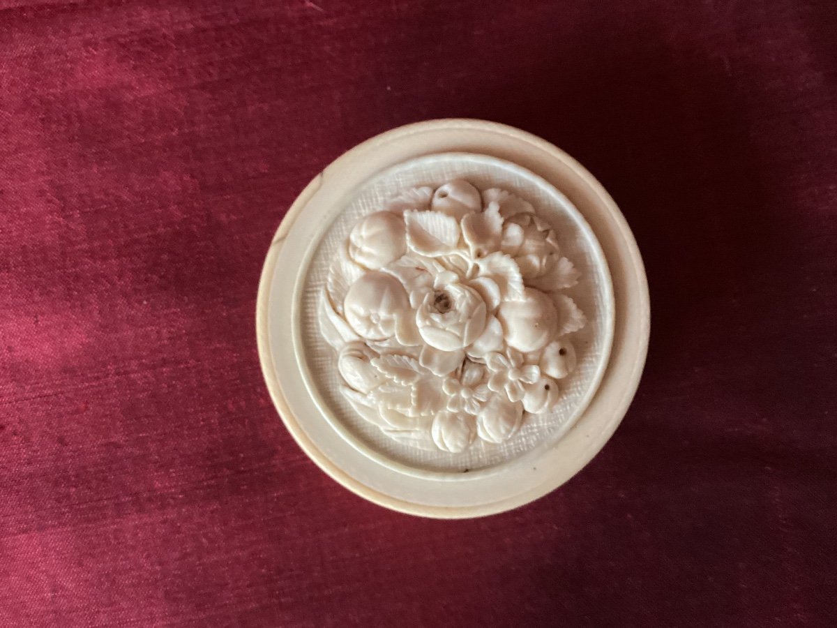 Prise électrique Simple Leviton 5351-I - 20A, 125V, 3 Fils, Couleur Ivoire - Pour Usage Intérieur/extérieur