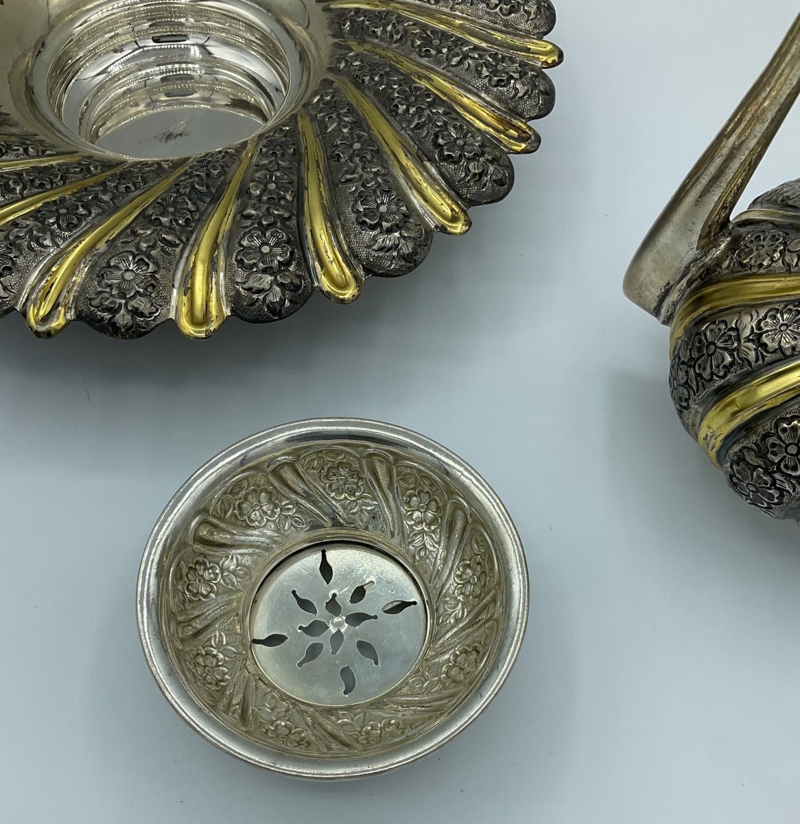 Antique Silver Ewer(tombak) And Basin Richly Decorated With Scrolled Floral Ornaments And Gildi-photo-2