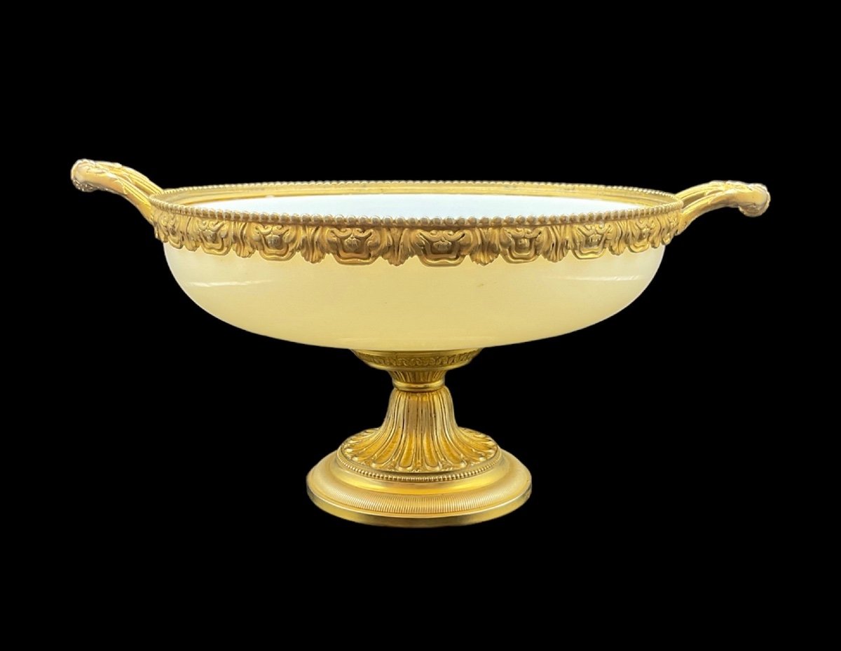 Grand Tazza En Verre Opalin Avec Monture En Bronze, Lourd. Centre De Table Opaline Pour Fruits