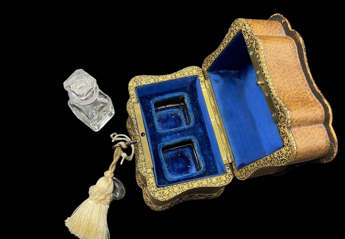 Antique 19th Century Traveling Scent/perfume Bottle, In Leather Bound Ornate Case, Blue Velvet -photo-4