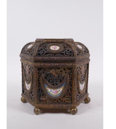 Coffret De Sèvres En Bronze à Plaques De Porcelaine De Style Tahan. Pour Le Marché Oriental.-photo-5