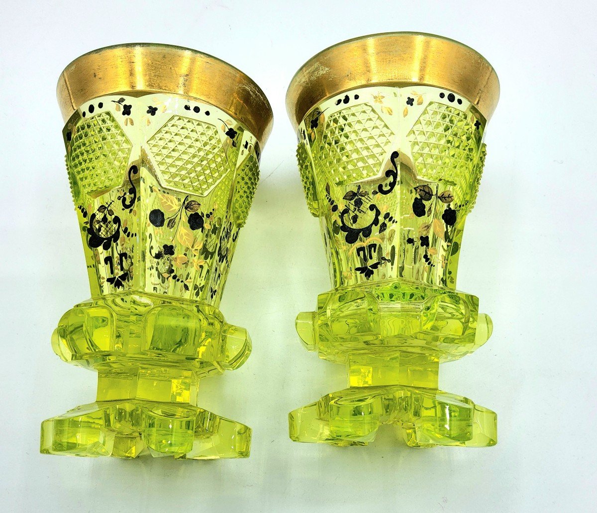 Paire De Magnifiques Vases En Verre Émail Boheme  Vaseline Uranium Les Plus Rares -photo-4