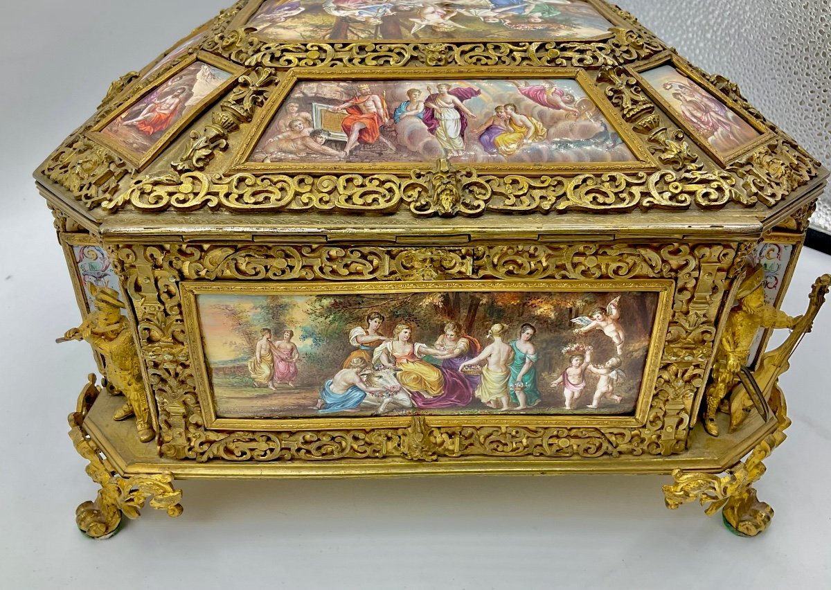 Important Antique Viennese Gilt-metal And Enamel Casket-photo-5