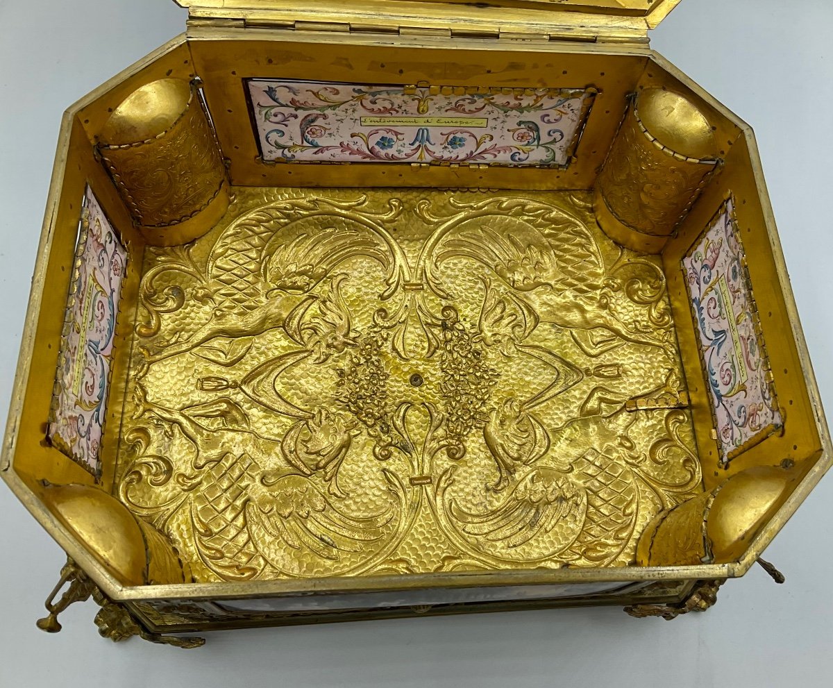 Important Antique Viennese Gilt-metal And Enamel Casket-photo-6