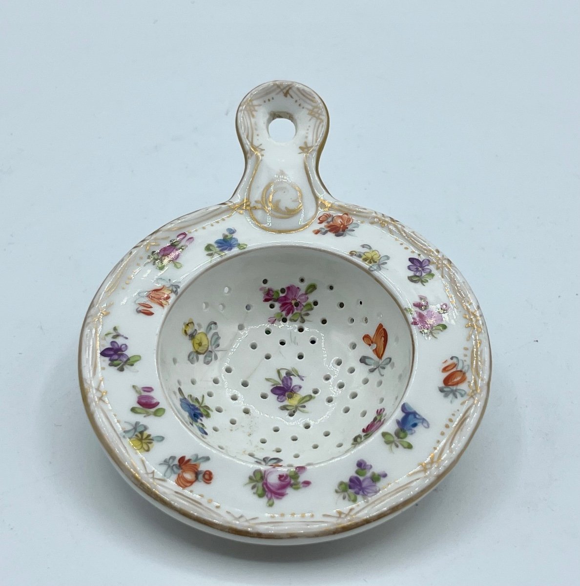 Passoire En Porcelaine De Dresde, Peinte De Fleurs, Vers 1900