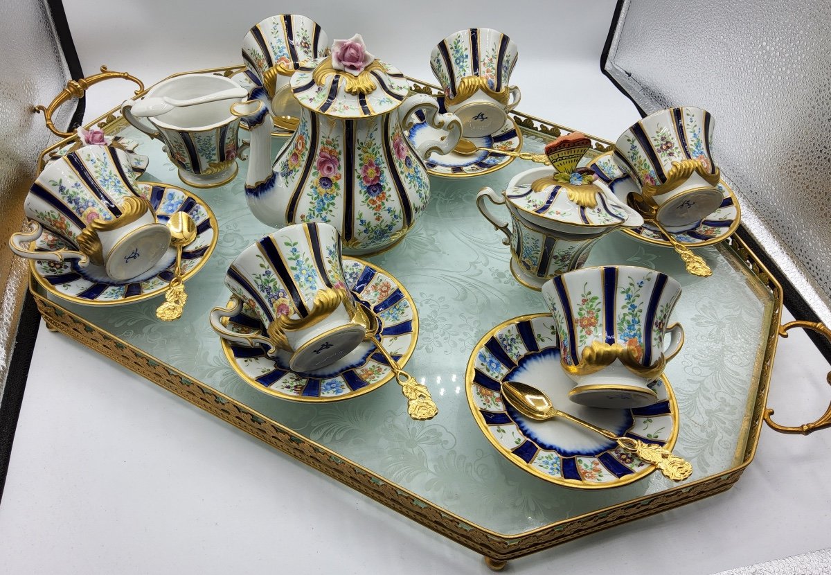 Service à Café En Porcelaine De Sèvres Pour 6 Personnes Avec Plateau Et Cuillères-photo-1