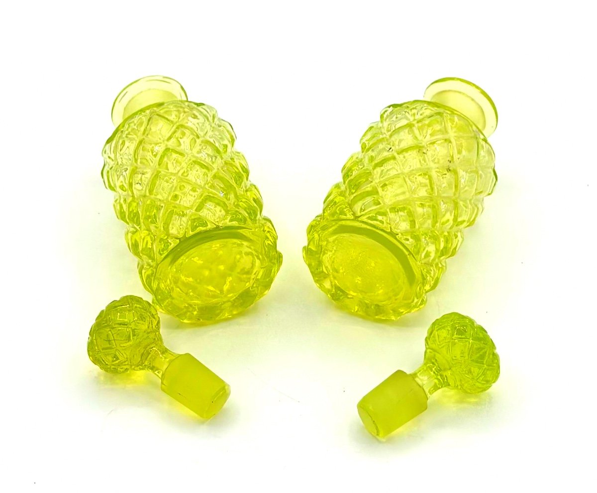 Pair Of 19century Uranium Baccarat Glass  Perfume Bottles -photo-2