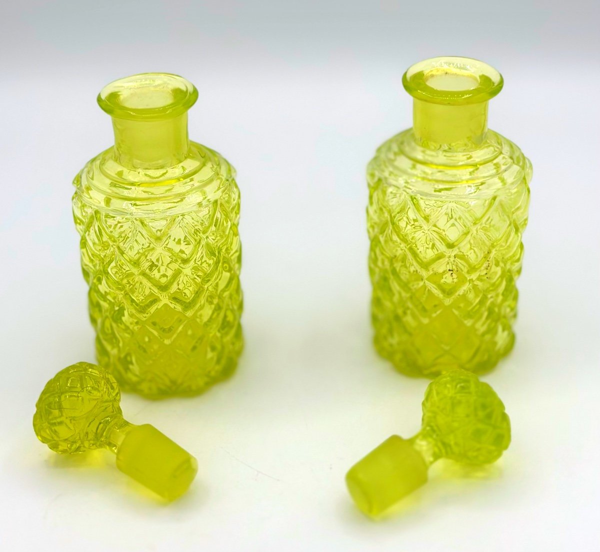 Pair Of 19century Uranium Baccarat Glass  Perfume Bottles -photo-1