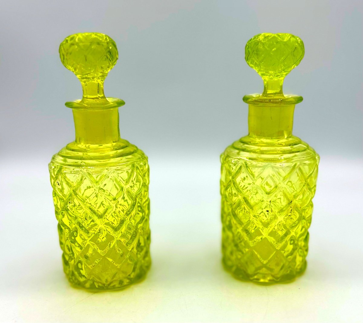 Pair Of 19century Uranium Baccarat Glass  Perfume Bottles -photo-4