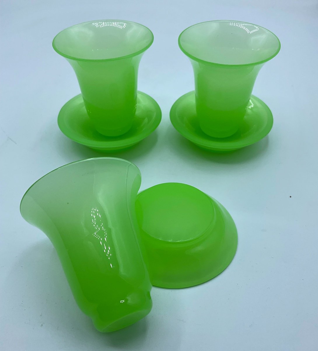 Ensemble De 3 Verres Murano Opaline Avec Assiettes Vert Clair.-photo-1