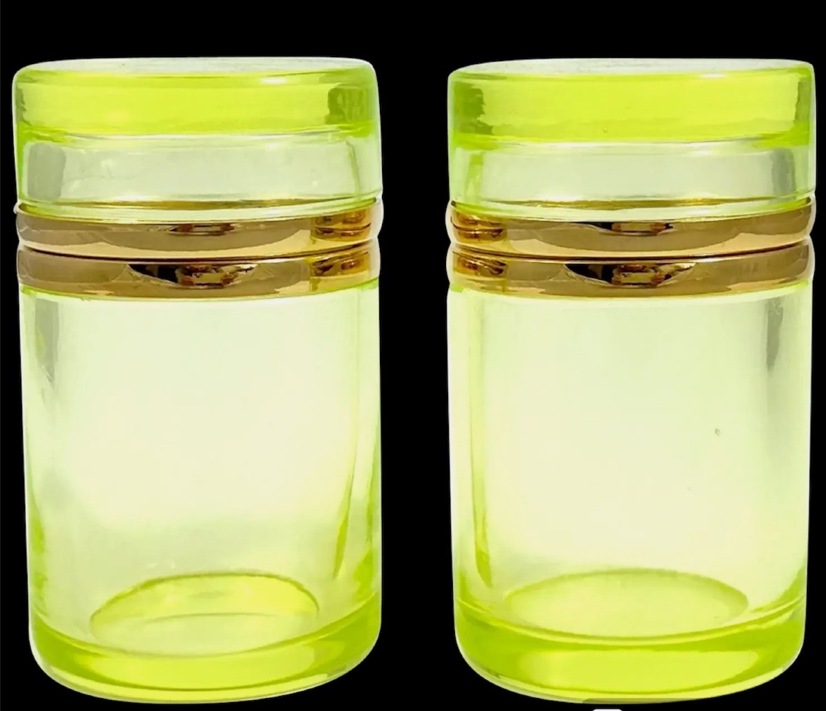 Une Paire De Boîtes Cylindriques Antiques En Verre d'Uranium Bohème -photo-4