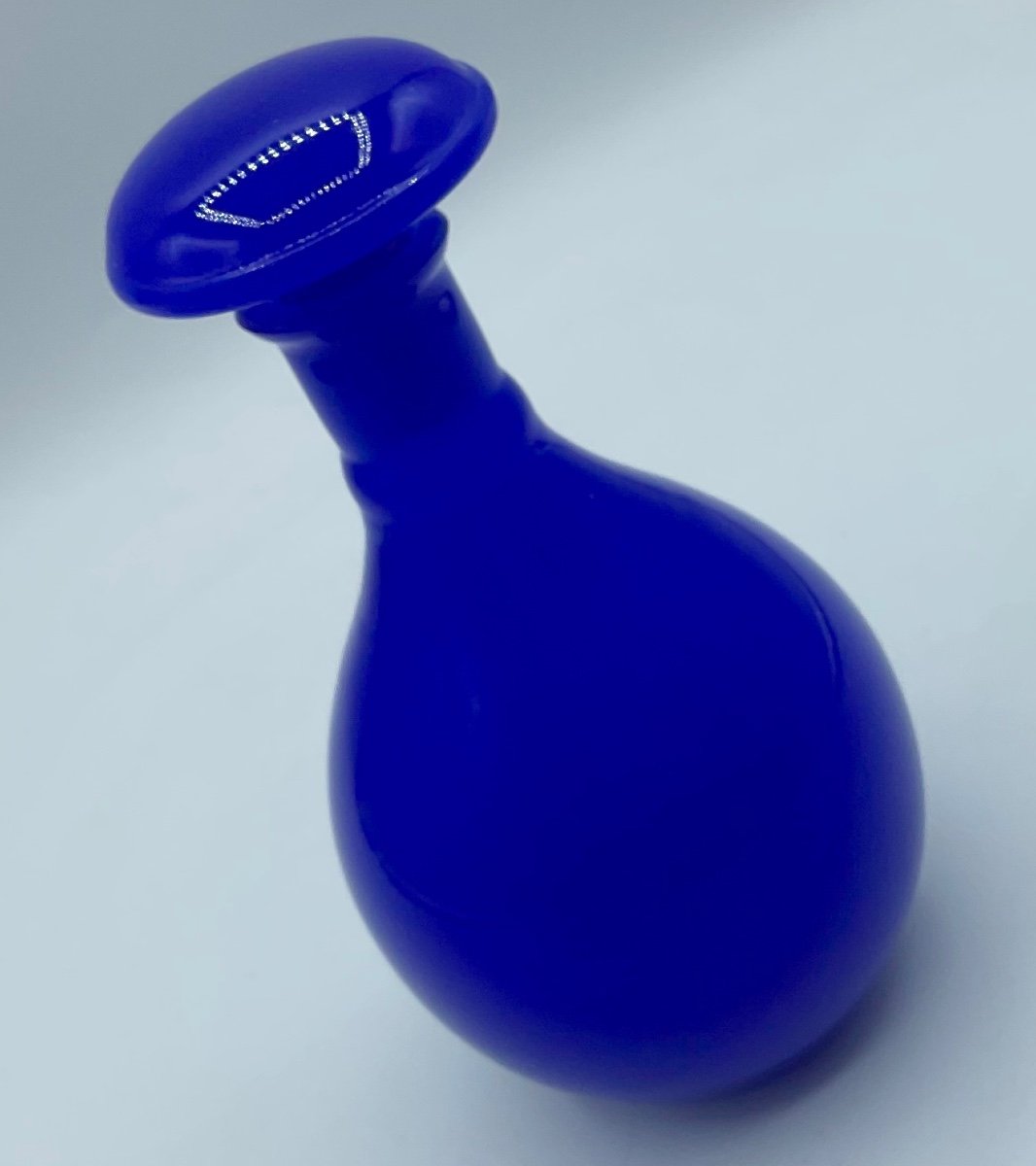 Flacon à parfum en opaline bleu cobalt, Murano, XXe siècle-photo-2