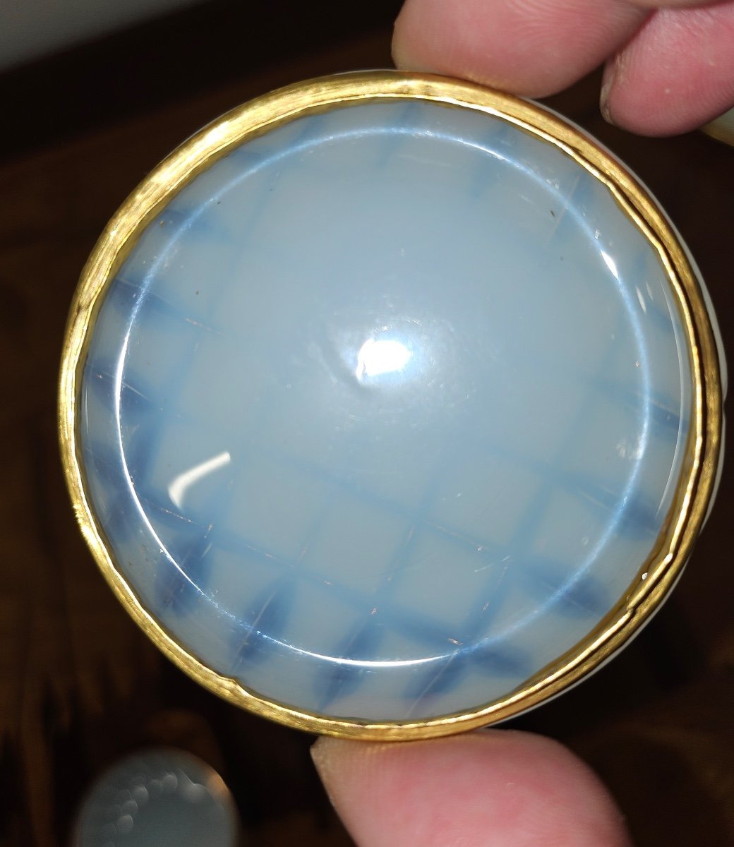 Pilulier XIXème En Verre Opaline Et Monture En Bronze-photo-3