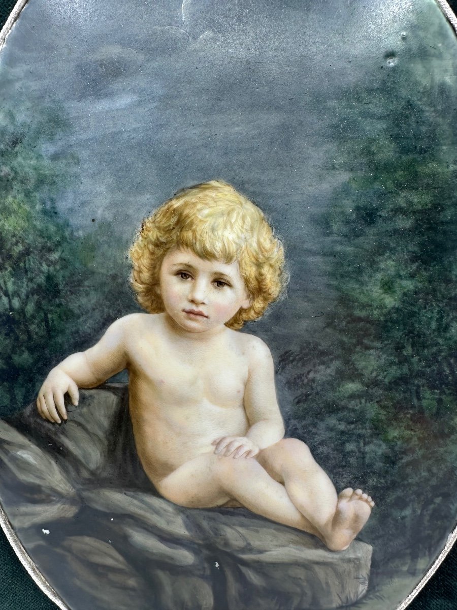 Très inhabituelle plaque murale en porcelaine XL de forme ovale représentant un petit garçon. -photo-4