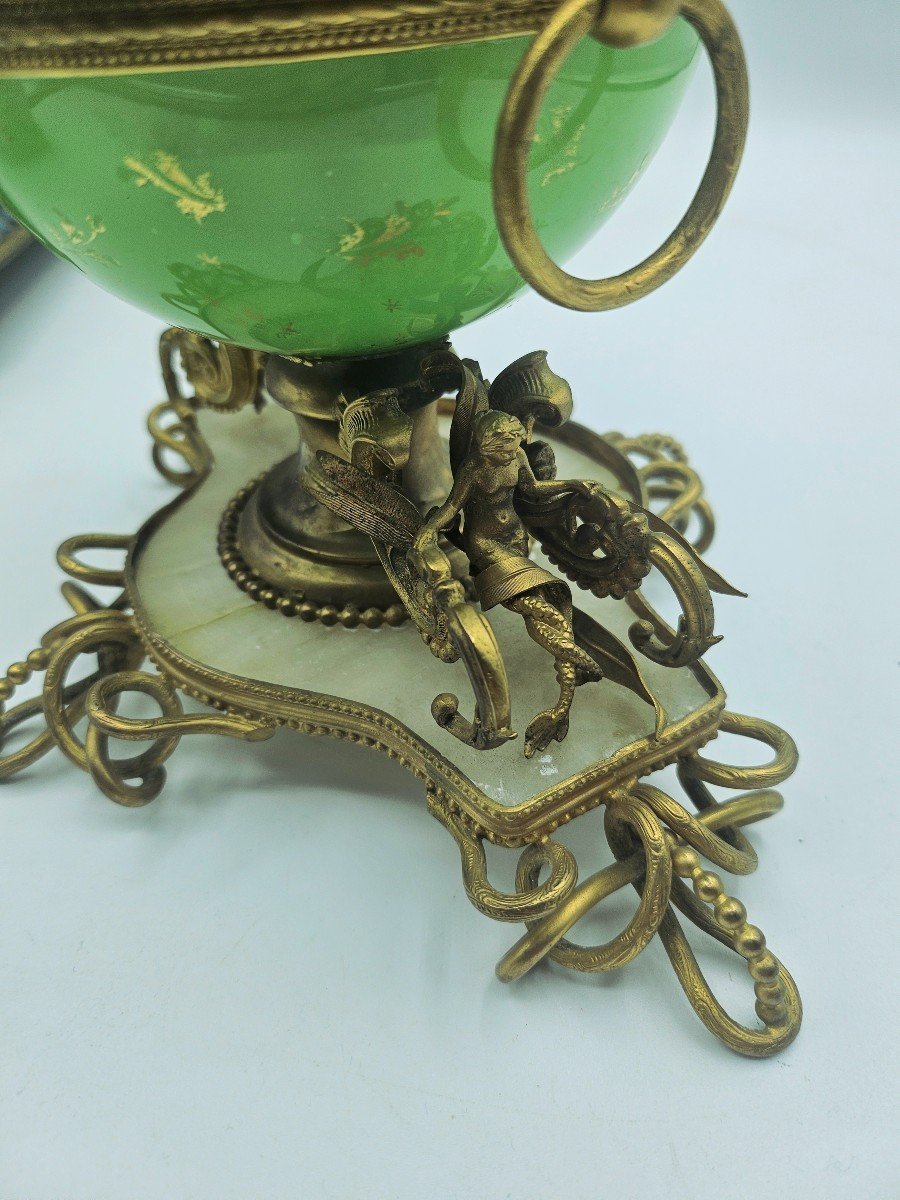 Sphère opaline contenant 4 flacons de parfum aux bouchons avec des vues de Paris-photo-3