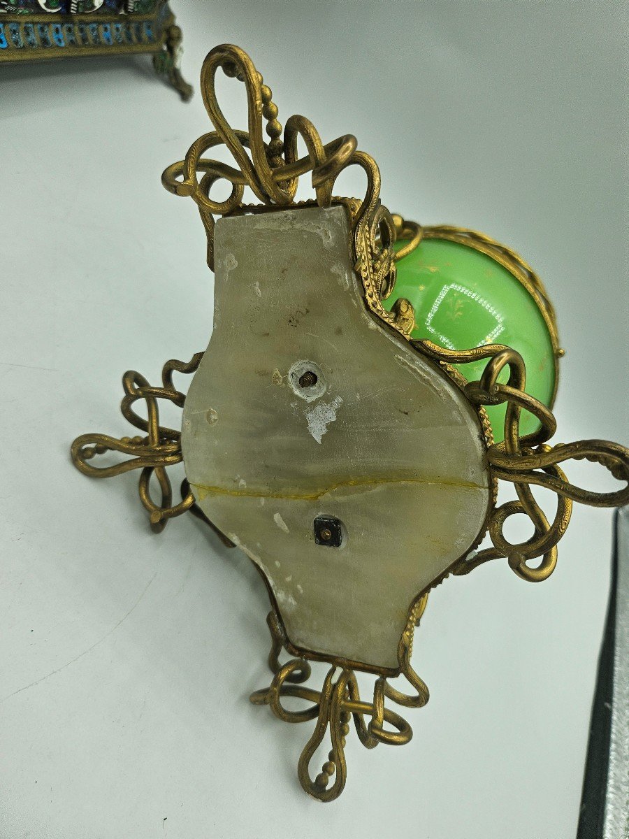 Sphère opaline contenant 4 flacons de parfum aux bouchons avec des vues de Paris-photo-8