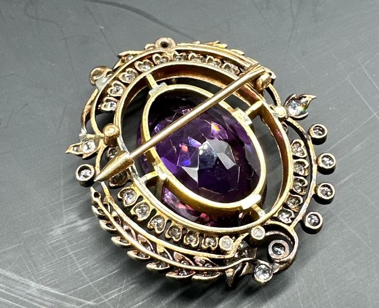Broche victorienne en or avec une grande améthyste et des diamants-photo-4