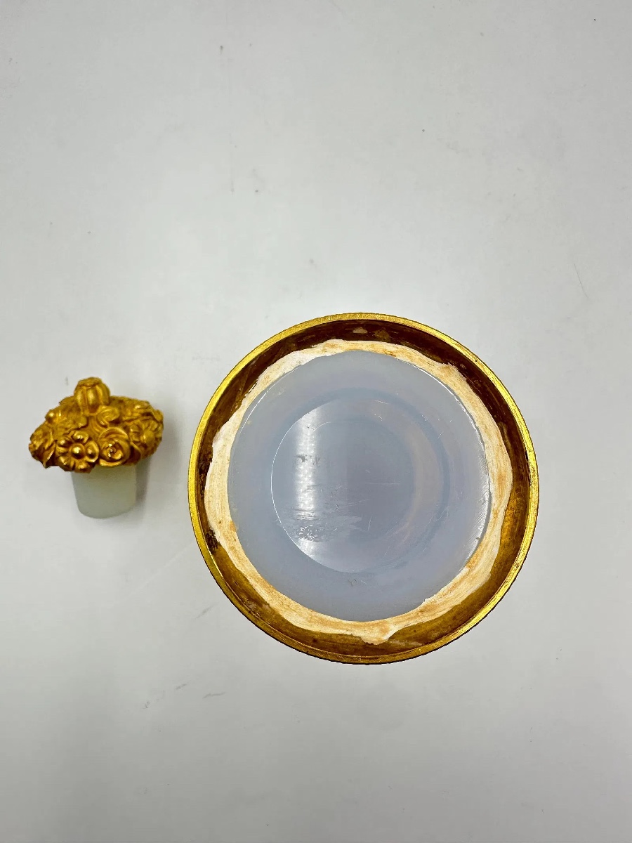 Flacon de parfum en opaline  « Bulle de Savon », coupe en diamant, Jean Baptiste Desvignes-photo-6