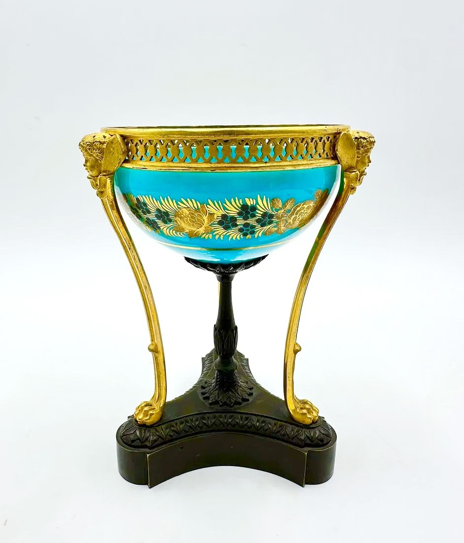 Bol français en opaline turquoise décoré de chérubins en bronze, période Charles X