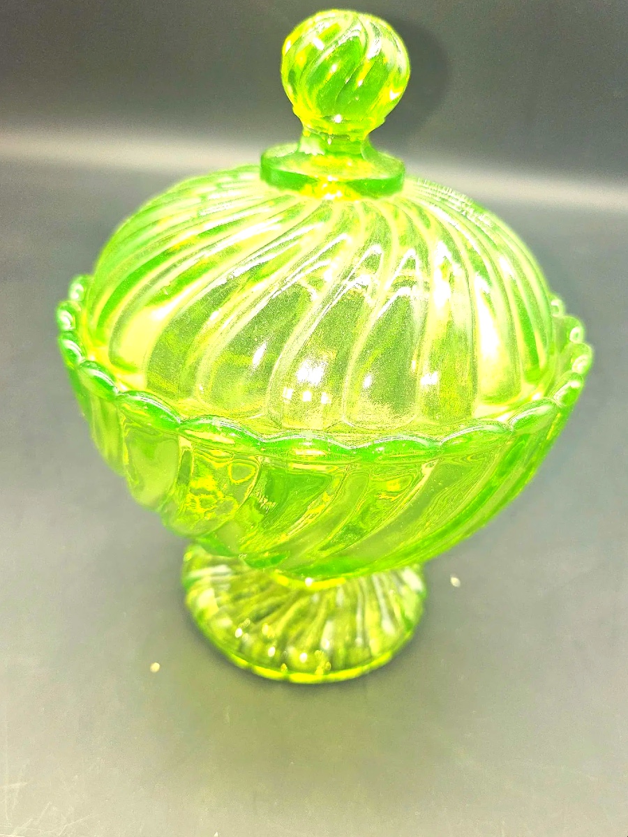 Antique Baccarat Bambou Uranium Glass Bonbonnière.-photo-5