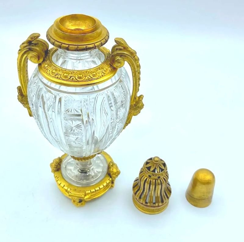 Rare ! Flacon de parfum à double anse en bronze signé du musée Baccarat-photo-4