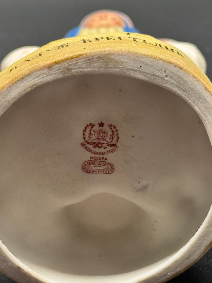 Statuette « Femme de Kalouga » (série « Peuples de Russie »), porcelaine, biscuit, Gardner-photo-1