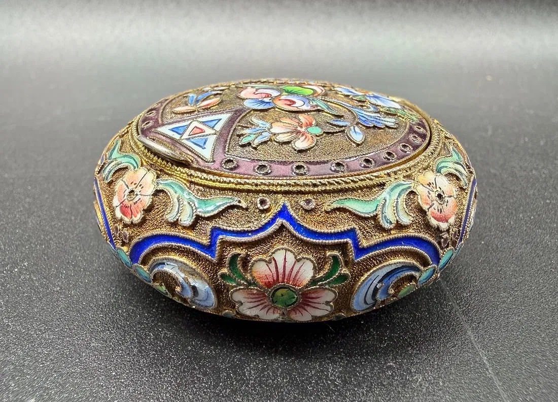 Tabatière russe ancienne en argent émaillé, 11 Artel