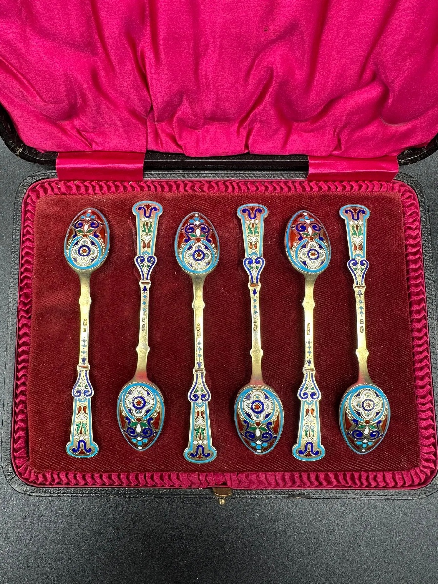 Ensemble de 6 cuillères russes en argent doré et émail champlevé, Antip Kuzmichev