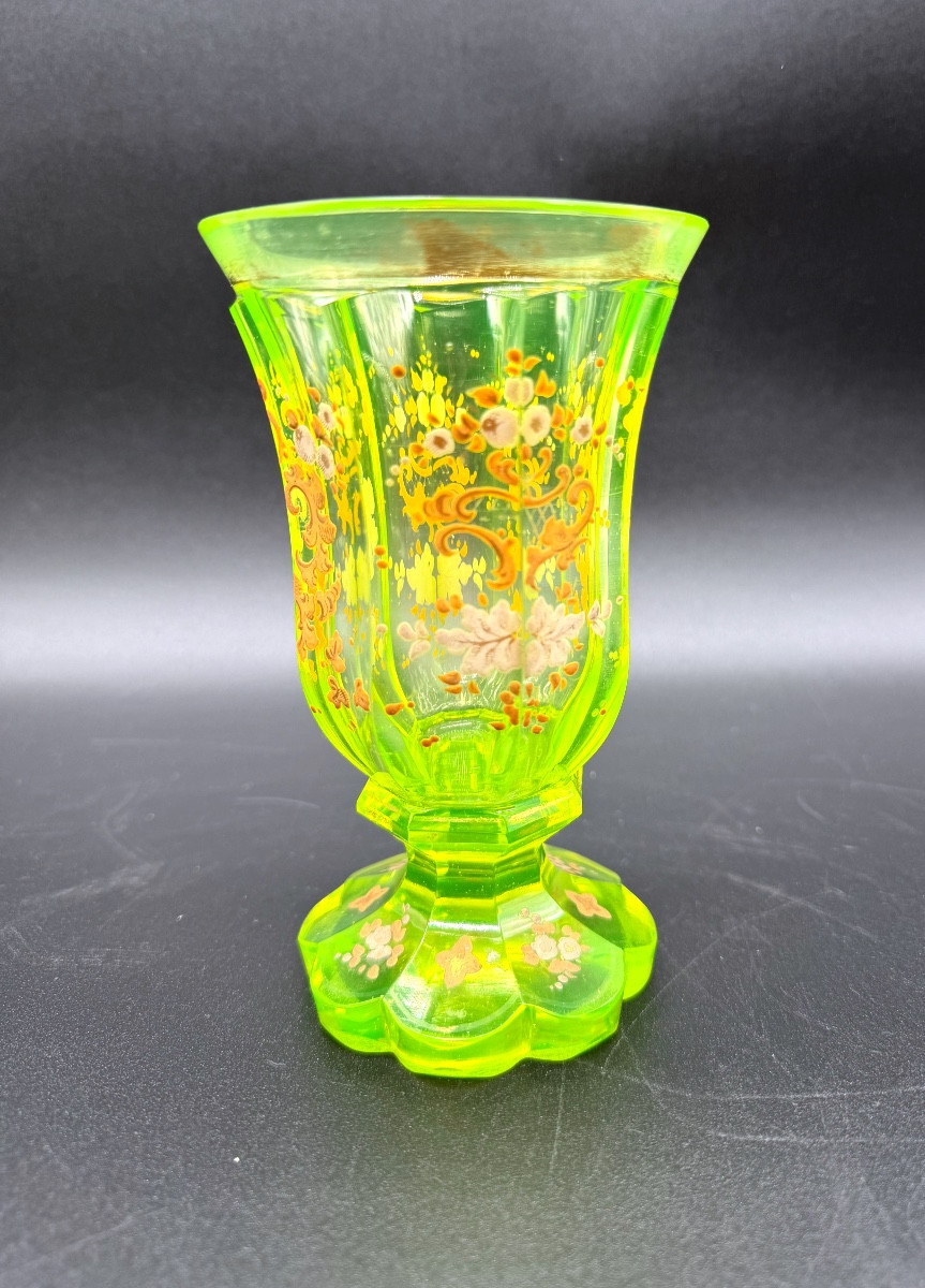 Vase en verre Ouraline  de Bohême du XIXe siècle-photo-2
