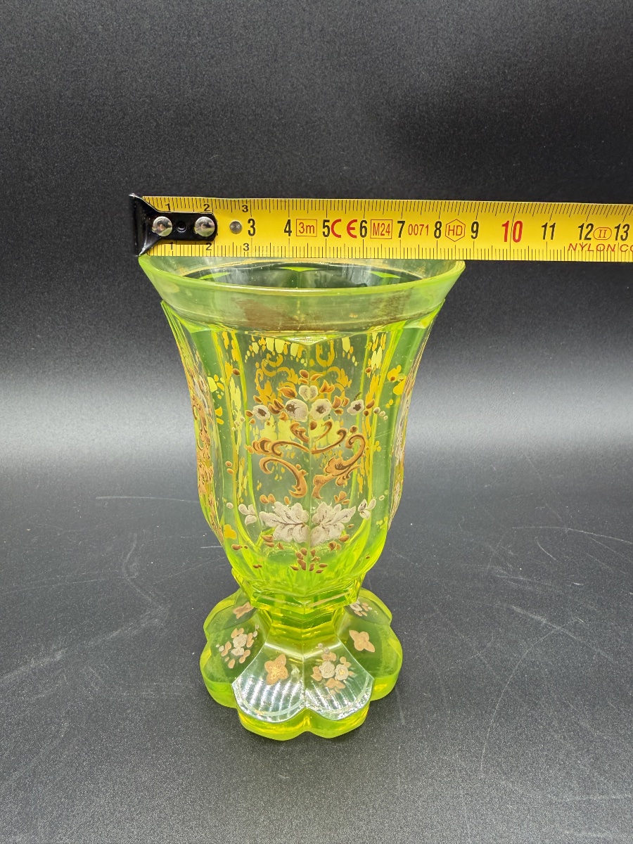 Vase en verre Ouraline  de Bohême du XIXe siècle-photo-3