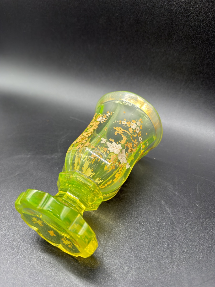 Vase en verre Ouraline  de Bohême du XIXe siècle-photo-6
