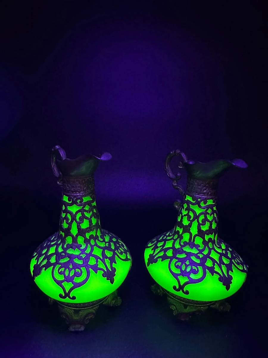 Pair Of French Opaline Uranium Glass Jugs. Palais Royal. Napoleon III-photo-4