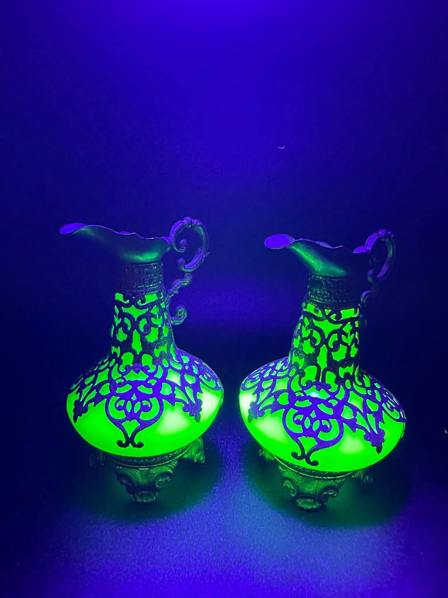 Pair Of French Opaline Uranium Glass Jugs. Palais Royal. Napoleon III-photo-5