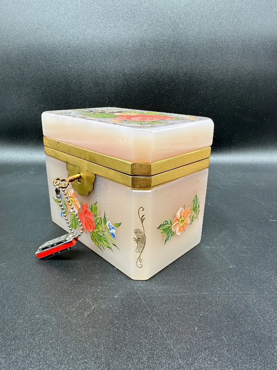 Coffret en verre opaline rose  peint à la main,XIXsiecle-photo-3