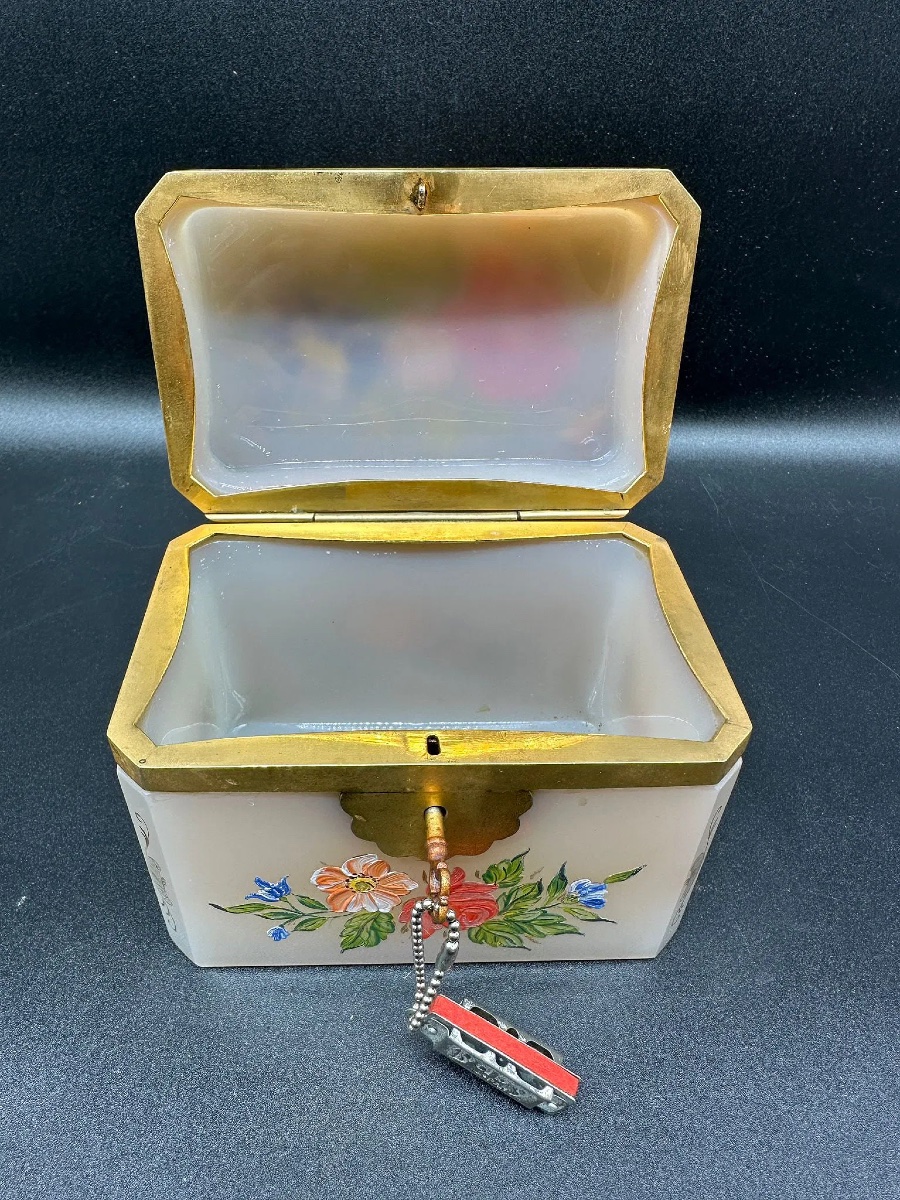 Coffret en verre opaline rose  peint à la main,XIXsiecle-photo-4