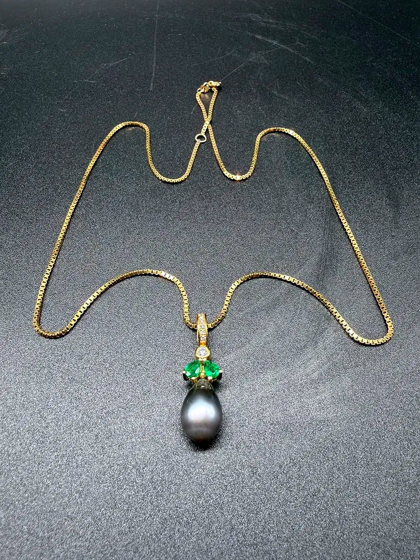 Black Pearl With Emeralds Pendant 18k Gold With Gold Chain