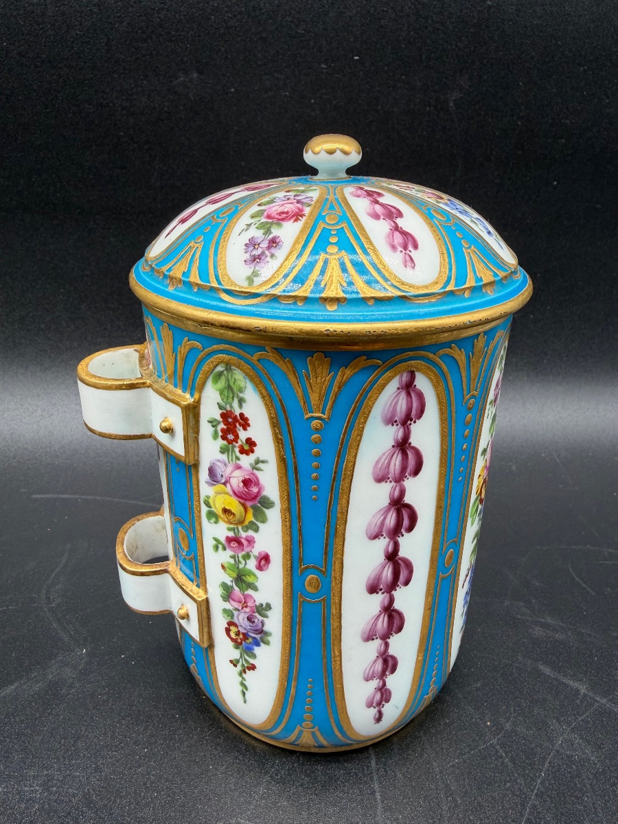 A Sèvres Bleu-célèste-ground Tobacco Jar And Cover, Circa 1768-photo-2