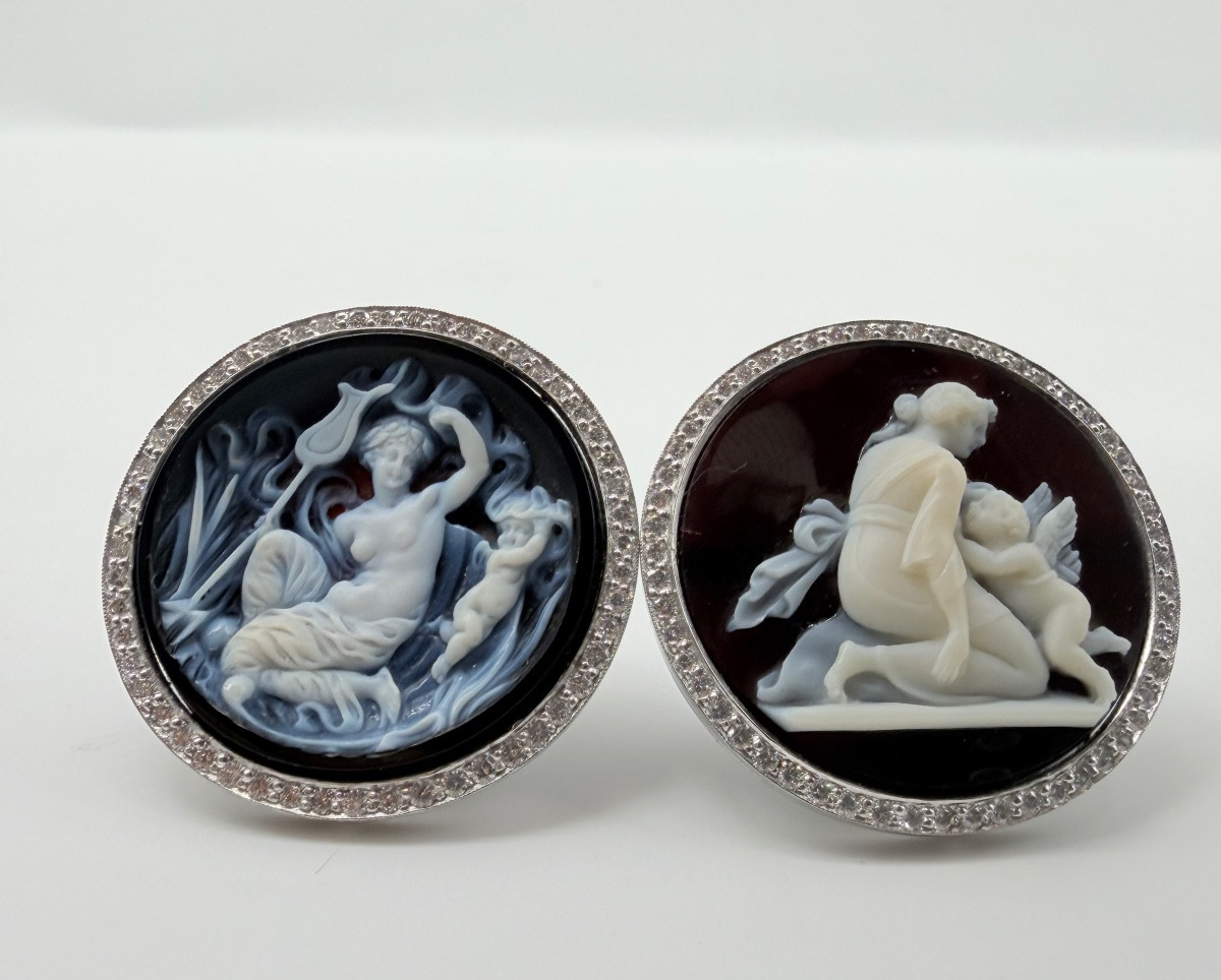 PAIRE DE BOUCLES D'OREILLES CLIPS CAMÉO EN AGATE ET DIAMANTS AGATE ET Diamants