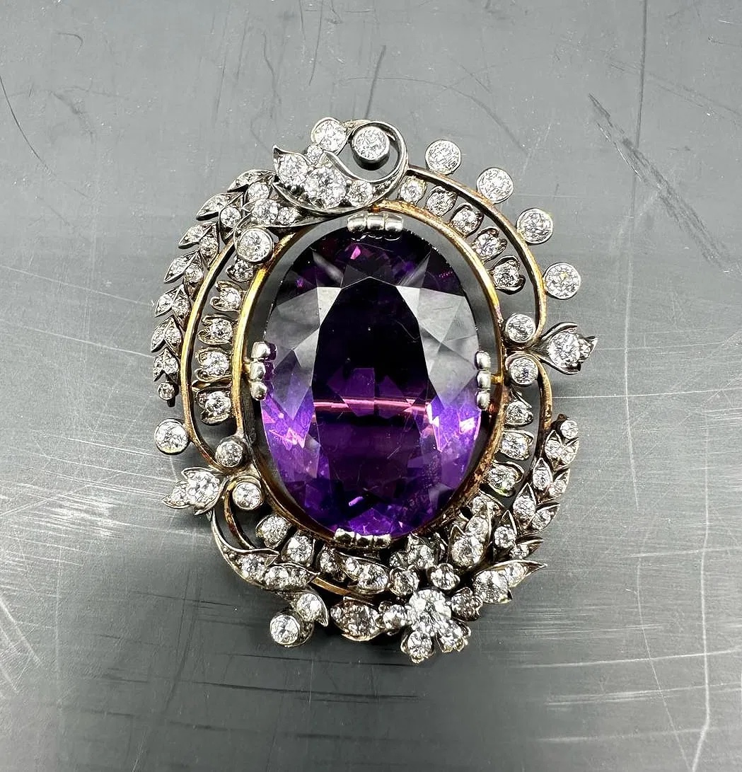 Victorian Large Gold Brooch With Large Amethyst And Diamonds-photo-8