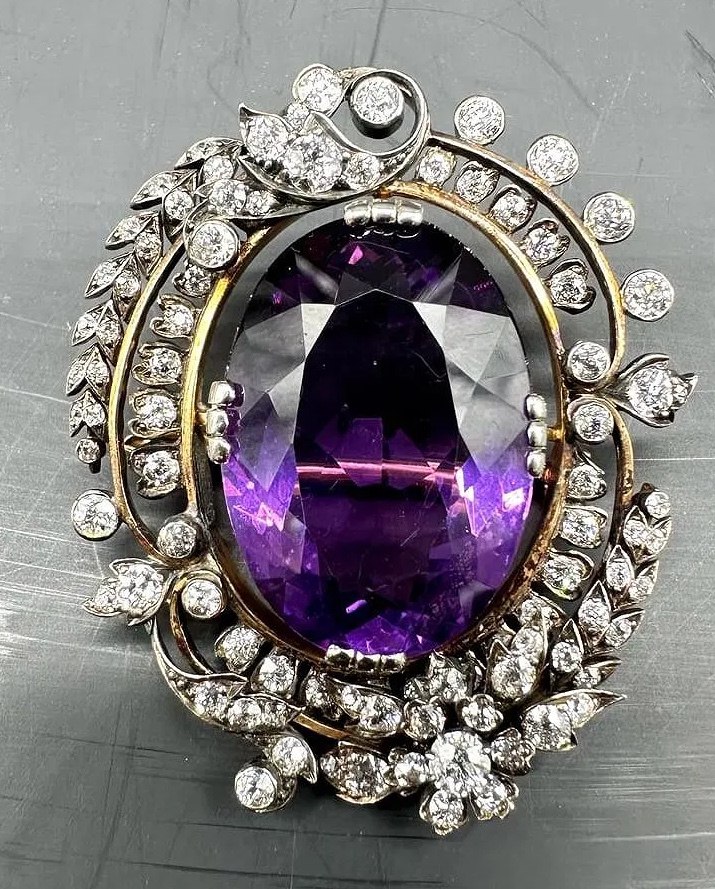 Victorian Large Gold Brooch With Large Amethyst And Diamonds