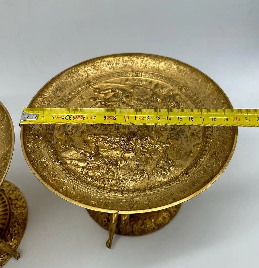 XIXe siècle Paire de tazza en bronze doré de style gothique-photo-2