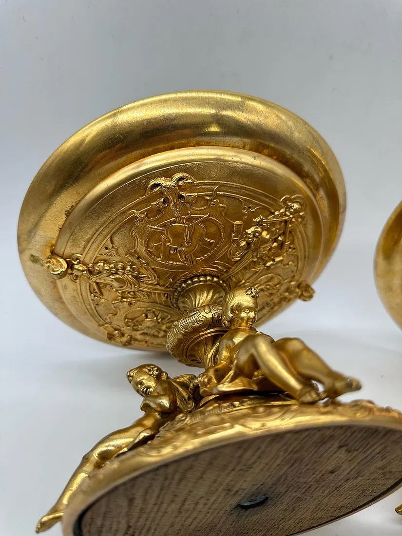 XIXe siècle Paire de tazza en bronze doré de style gothique-photo-7